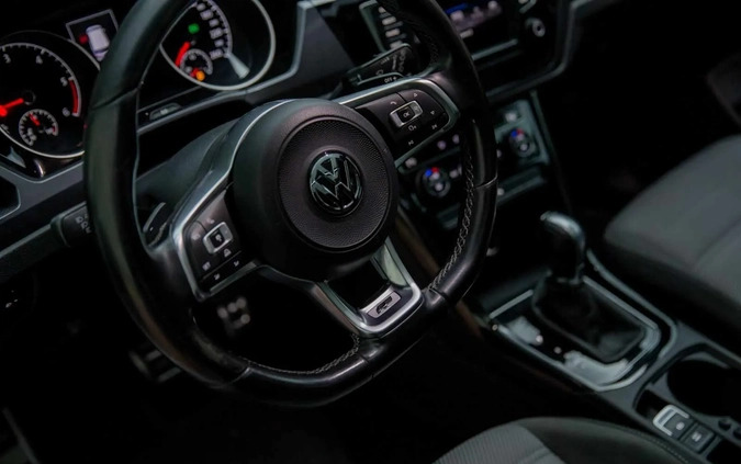 Volkswagen Touran cena 103900 przebieg: 135406, rok produkcji 2017 z Kostrzyn nad Odrą małe 562